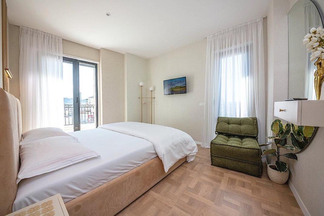 Green Terrace Square View 티라나 외부 사진